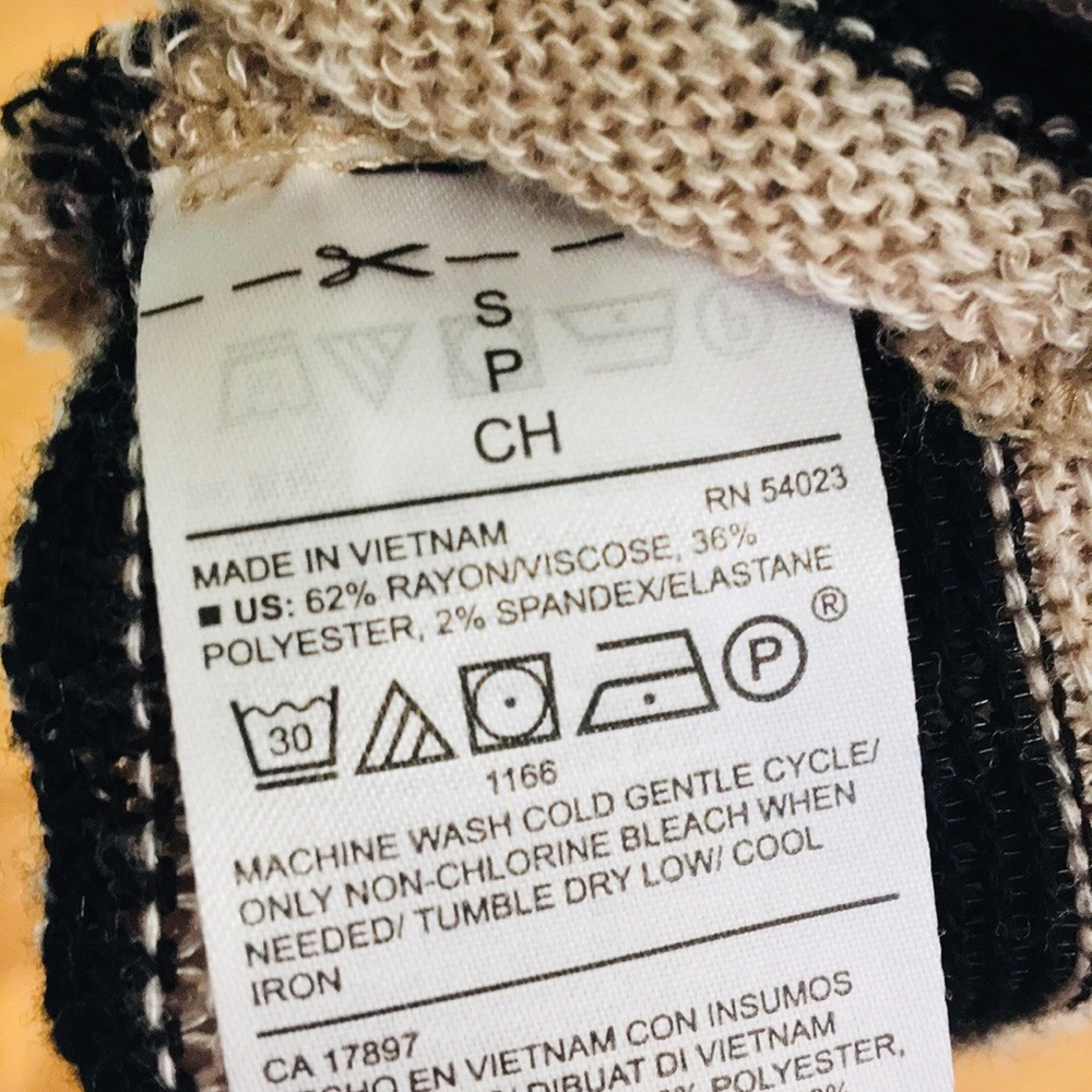 Old Navy • Striped Shell - Picture 6 of 7